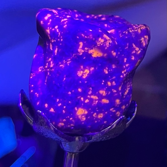 Yooperlite Carved Rose - Picture 1 of 5